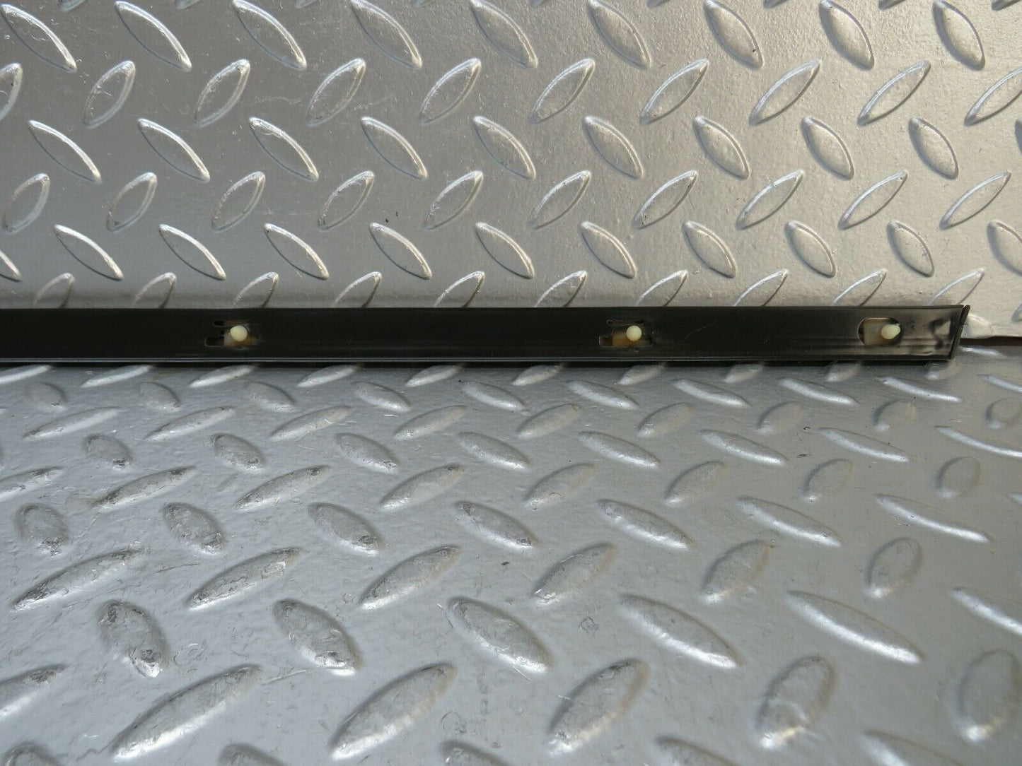 23639 Mercedes-Benz W114 280E Front Right Door Centre Moulding Trim