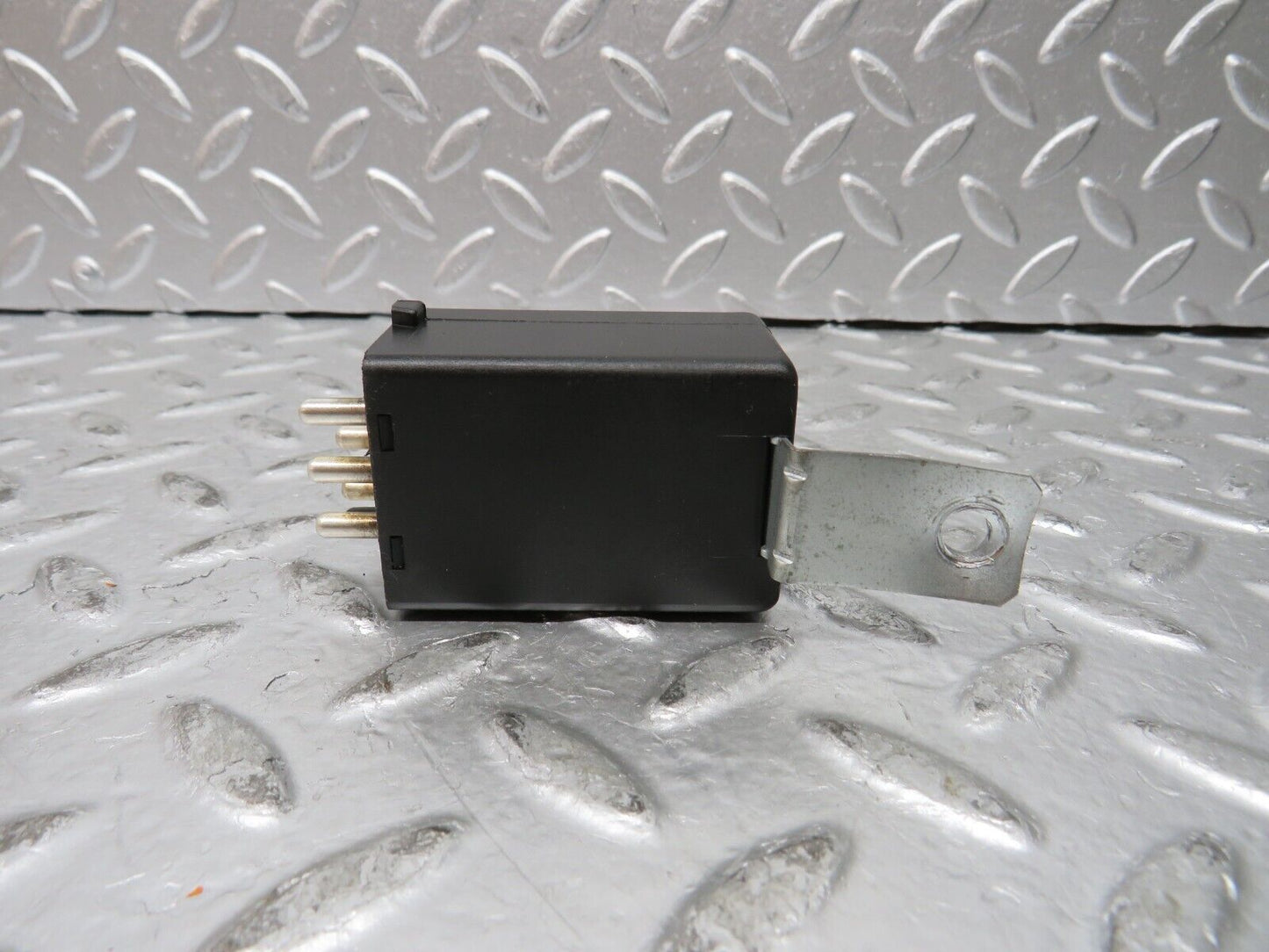27193 Mercedes-Benz W123 280E Rear Heated Window Relay 1078200010