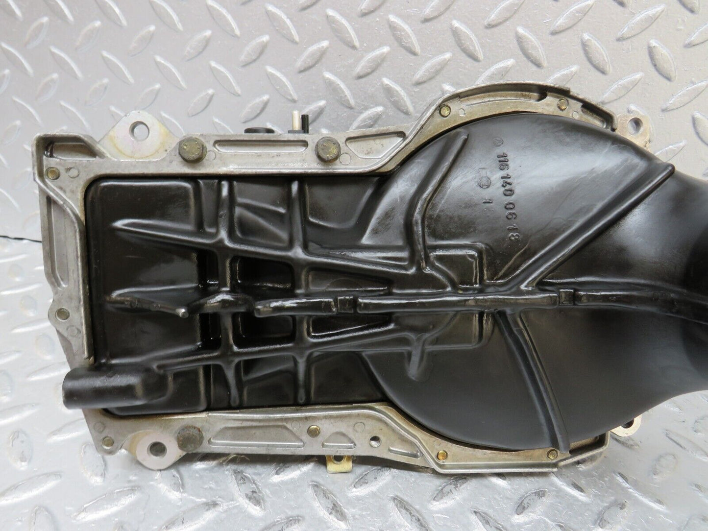 37118 Mercedes-Benz C126 420SEC Coupe Air Flow Mass Meter Sensor 0438121037