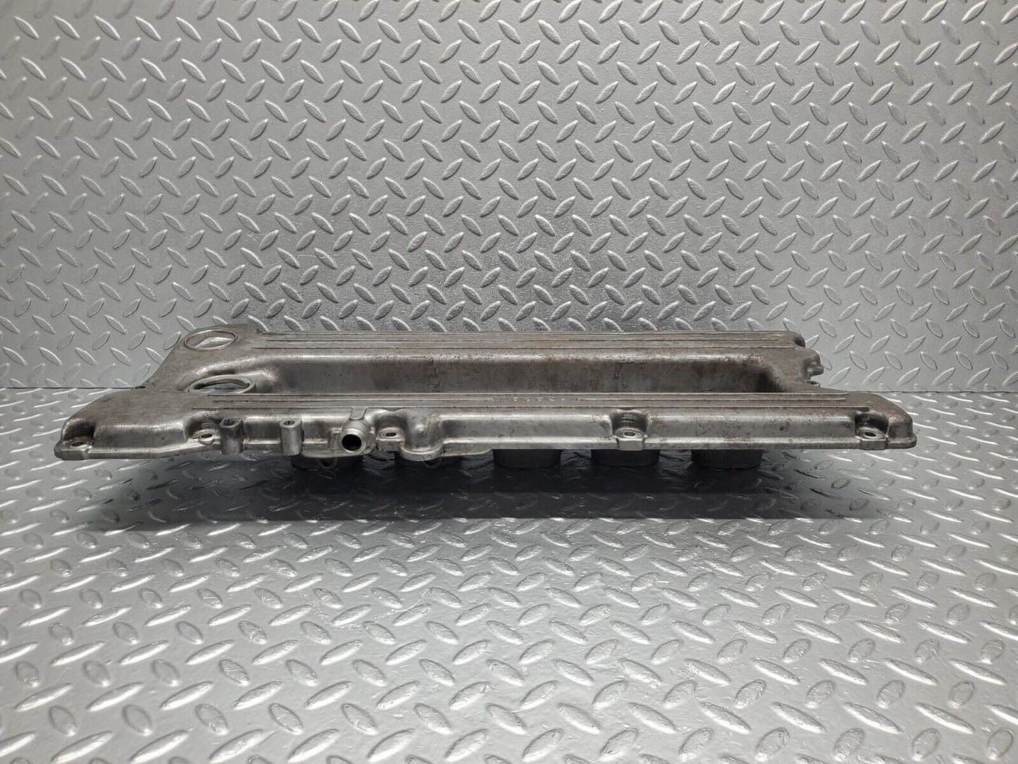 46704 Mercedes-Benz C123 280CE Coupe Cylinder Head Valve Cover 1100160905