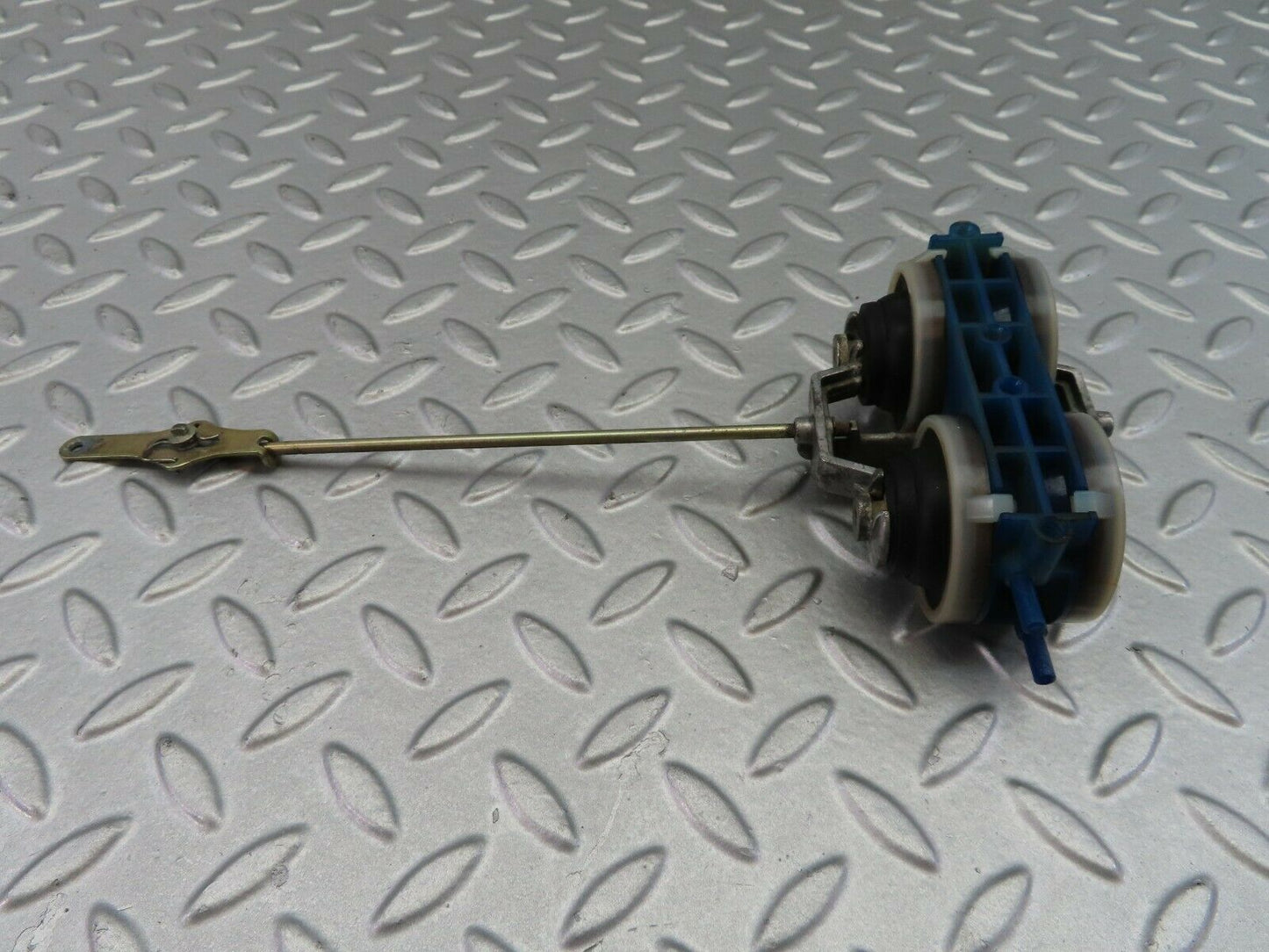 7353 Mercedes-Benz W116 450SE Door Lock Vacuum Actuator Front Right