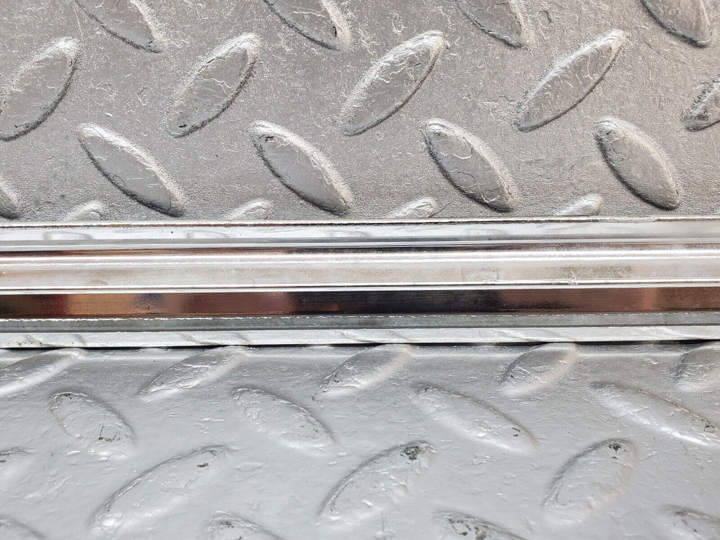 45810 Mercedes-Benz W126 420SE Rear Right Door Chrome Moulding Trim