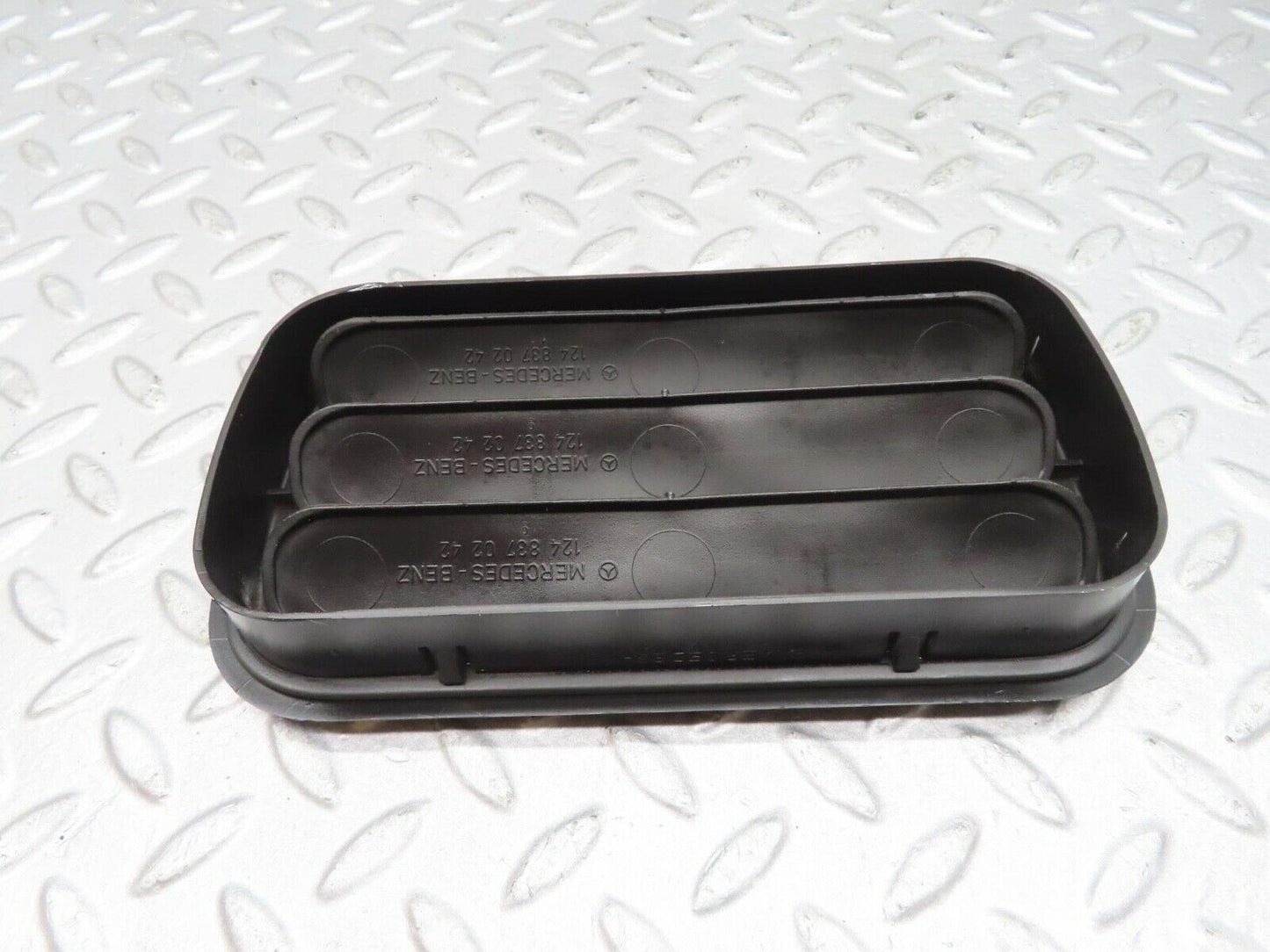 16202 Mercedes-Benz W124 260E Rear Air Intake Vent 1248370230