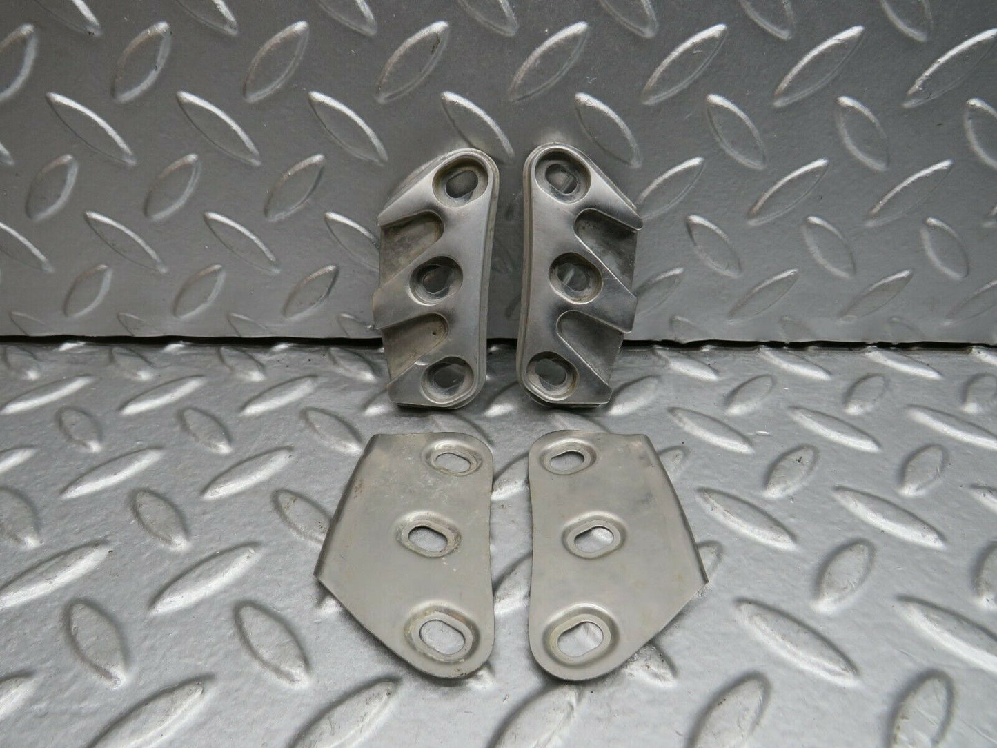 22284 Mercedes-Benz S123 280TE Wagon Tailgate Stop Pair