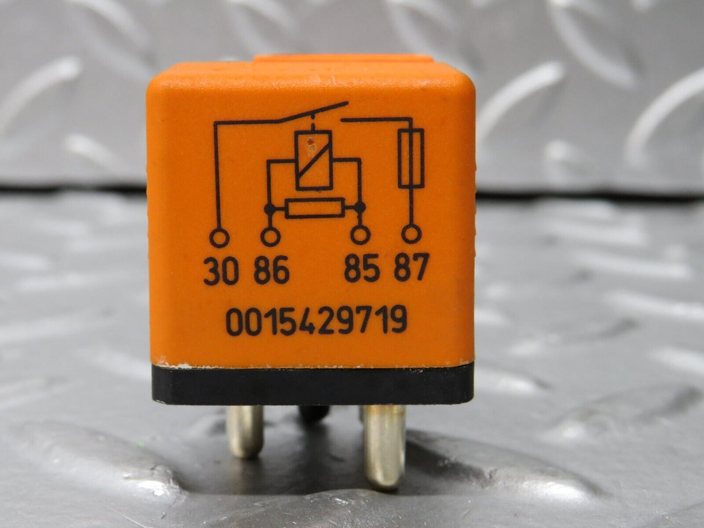 31248 Mercedes-Benz S124 220TE Wagon Overload Relay 0015429719