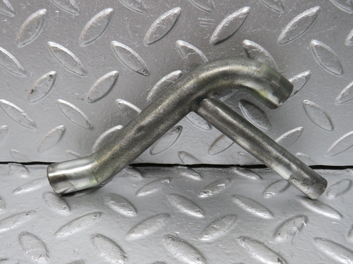 33072 Mercedes-Benz C107 R107 350 V8 Air Intake Pipe