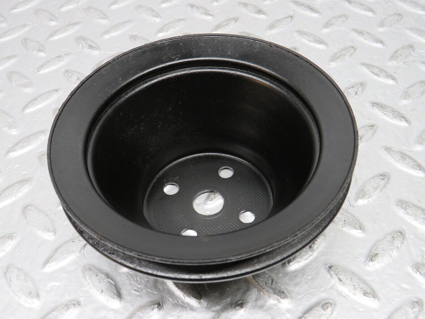0395 Mercedes-Benz W123 220D Water Pump Pulley