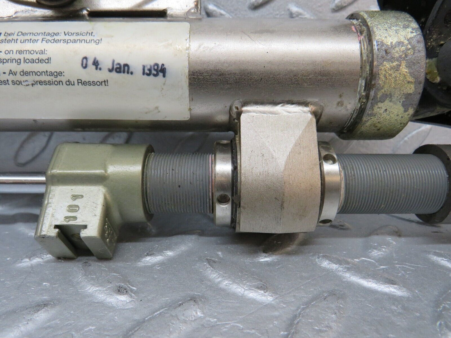 38501 Mercedes-Benz R129 280SL Coupe Roll Bar Hydraulic Cylinder Right 1298600435