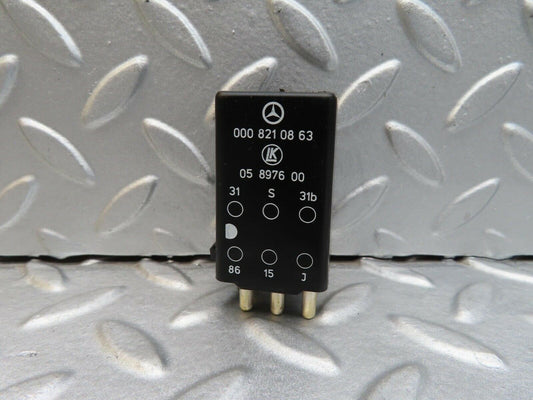 16103 Mercedes-Benz W123 280E Intermittent Wiper Relay 0008210863