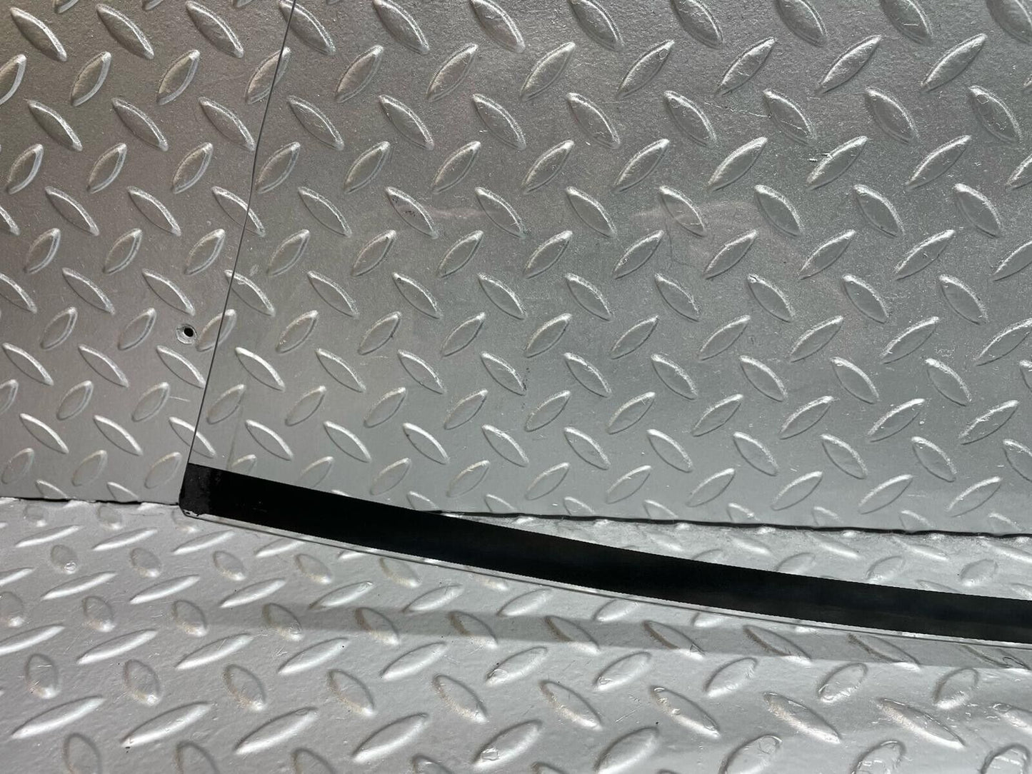 42409 Mercedes-Benz R107 Hard Top Rear Windscreen