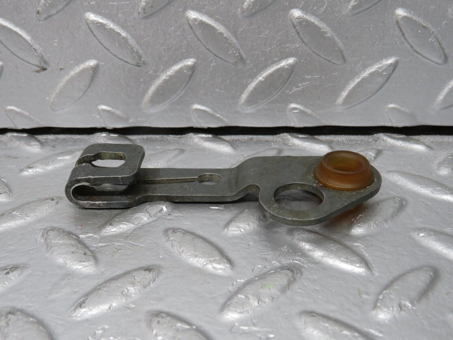 39707 Mercedes-Benz R129 320SL Coupe Automatic Gearbox Linkage Bracket
