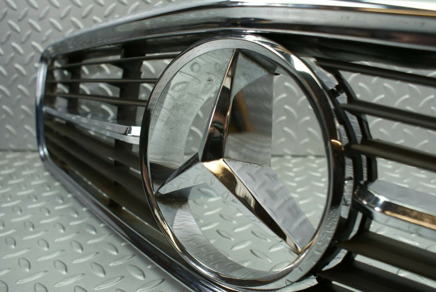 2711 Mercedes-Benz C107 350SLC Coupe Bonnet Grill Chrome