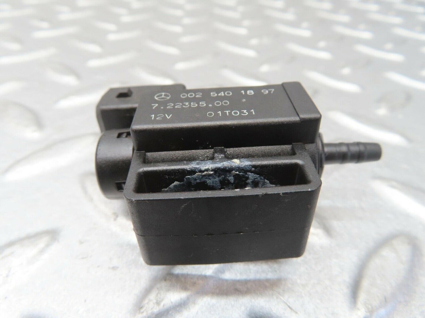 13407 Mercedes-Benz W220 S430 Vacuum Valve Pierburg 0025401897