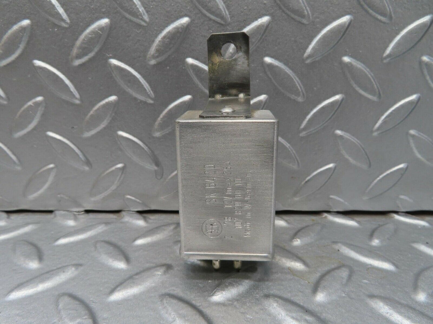 14018 Mercedes-Benz C107 280SLC Rear Heated Window Relay 1078200010