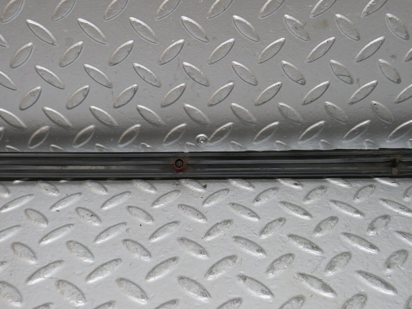 27960 Mercedes-Benz W123 280E Front Left Fender Wing Centre Moulding Trim