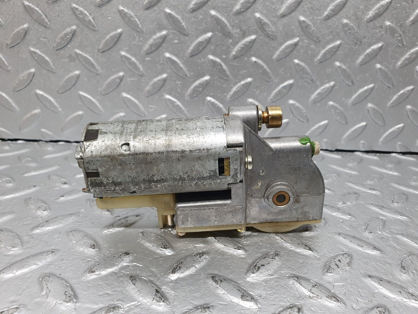 41004 Mercedes-Benz W126 300SE Steering Column Adjustment Motor 1264600425