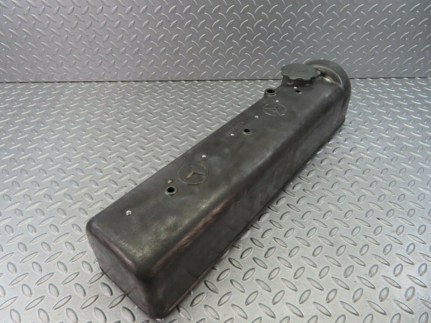 8673 Mercedes-Benz W111 Cylinder Head Valve Cover 1800161305