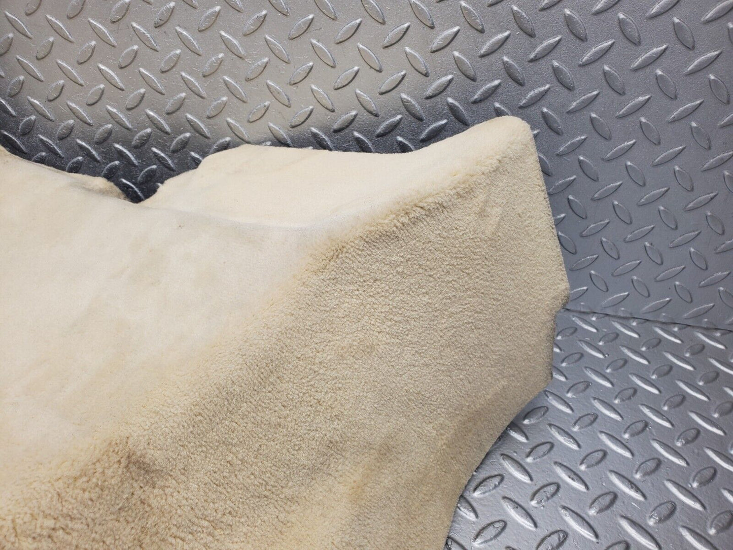 46985 Mercedes-Benz R129 320SL Coupe Rear Right Wall Carpet Beige