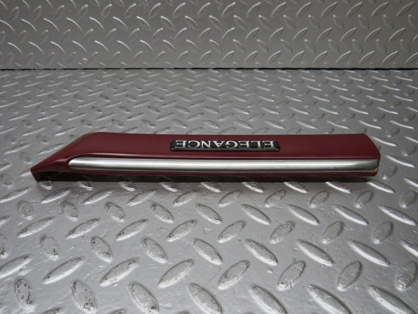 33496 Mercedes-Benz W202 C180 Front Right Fender Wing Centre Moulding 2026902862