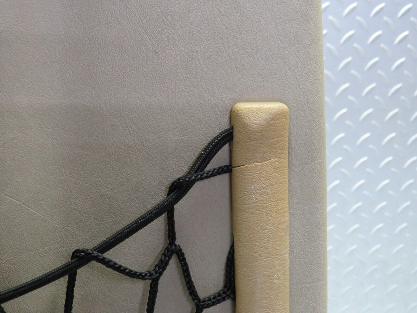38879 Mercedes-Benz W201 190E Front Right Seat Beige