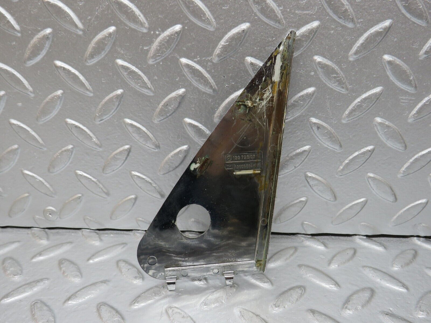30997 Mercedes-Benz W123 200D Mirror Triangle Cover Left 1237250711