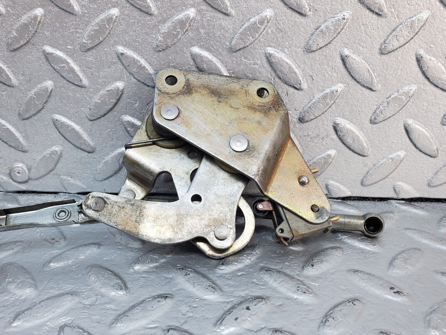 45370 Mercedes-Benz 280E M110.983 Throttle Linkage