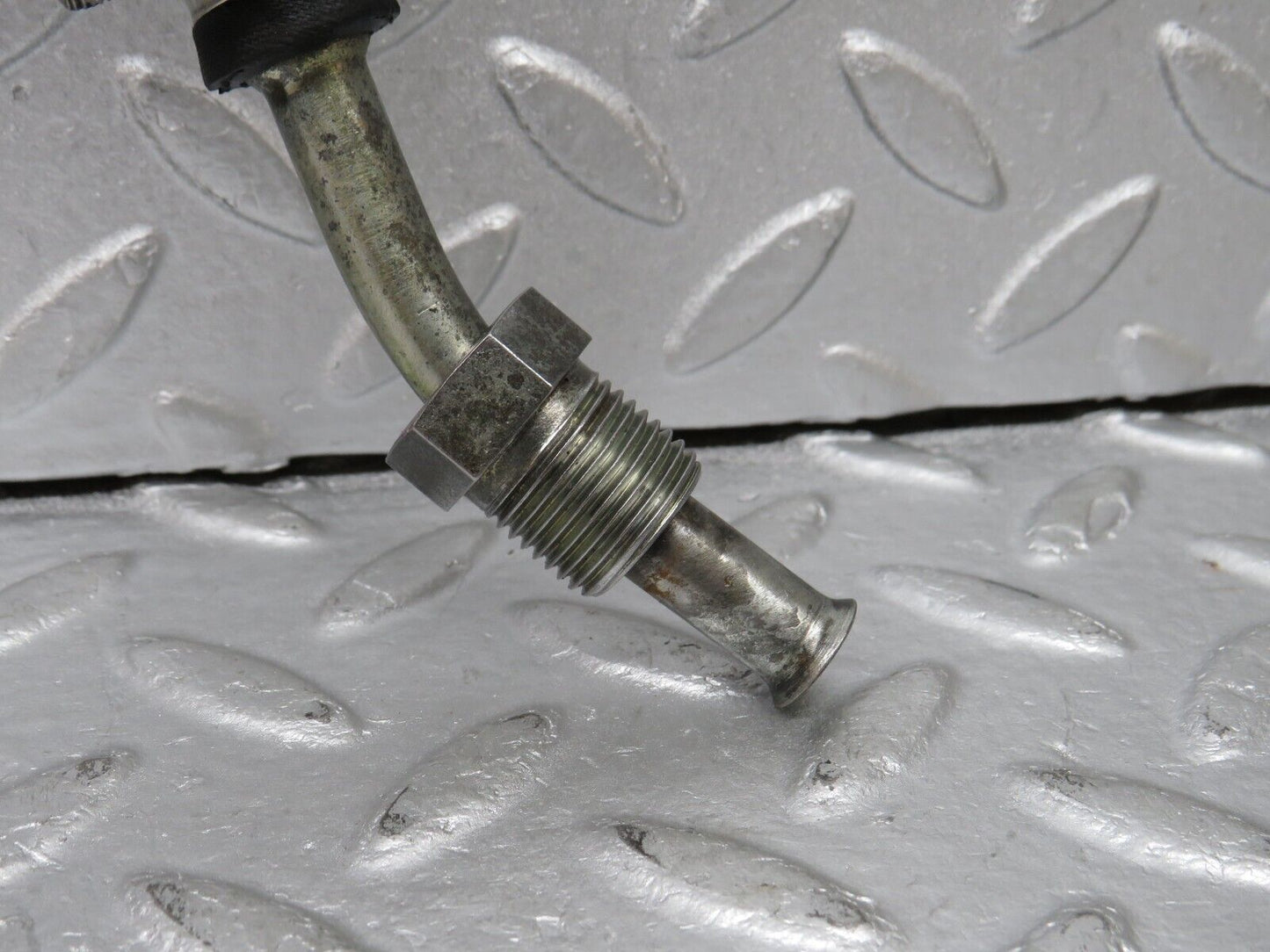 38185 Mercedes-Benz A124 320E Cabriolet Oil Cooler Hose Pipe