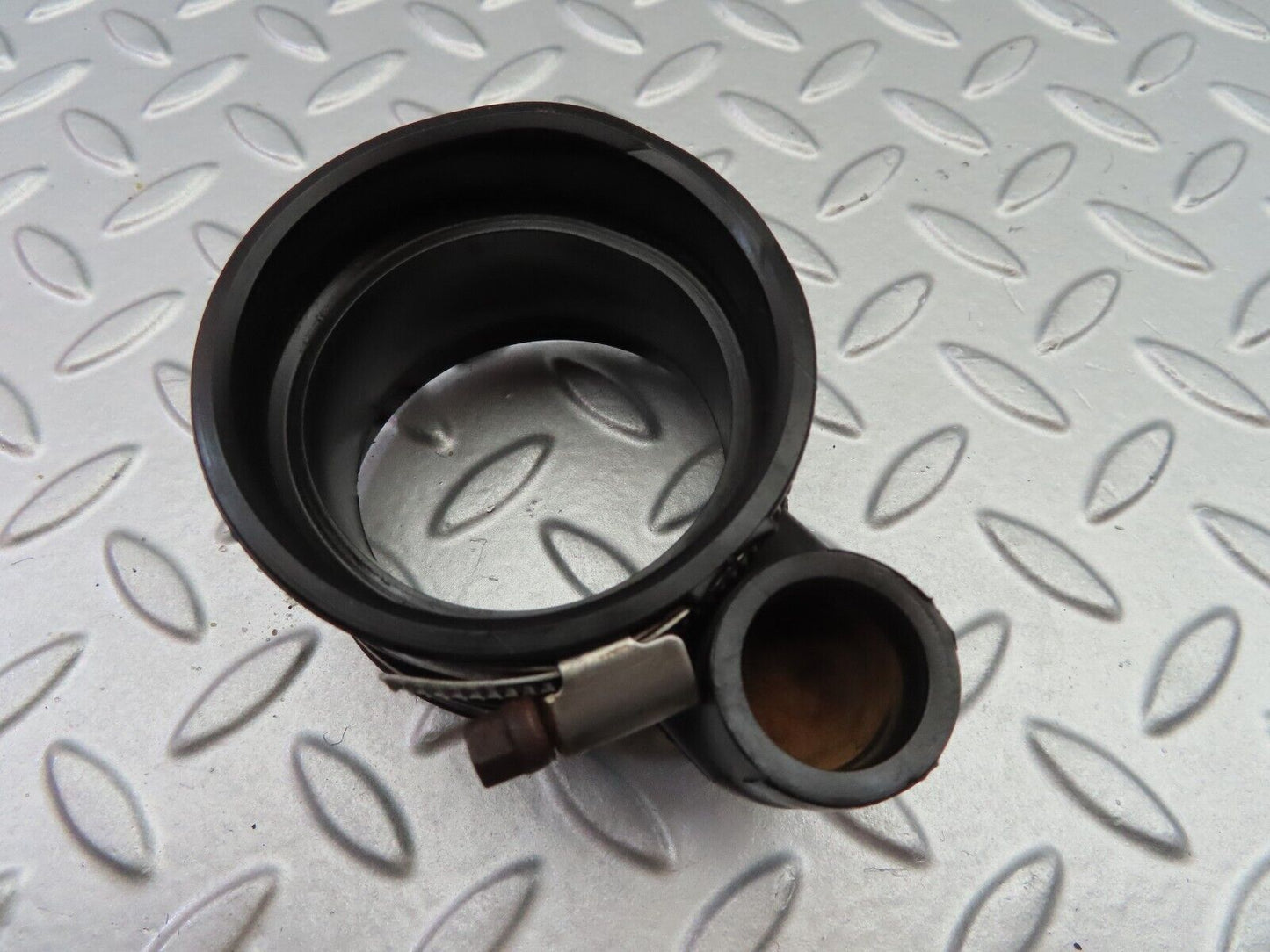 6804 Mercedes-Benz S124 E220 Wagon Air Intake Hose 1111410082