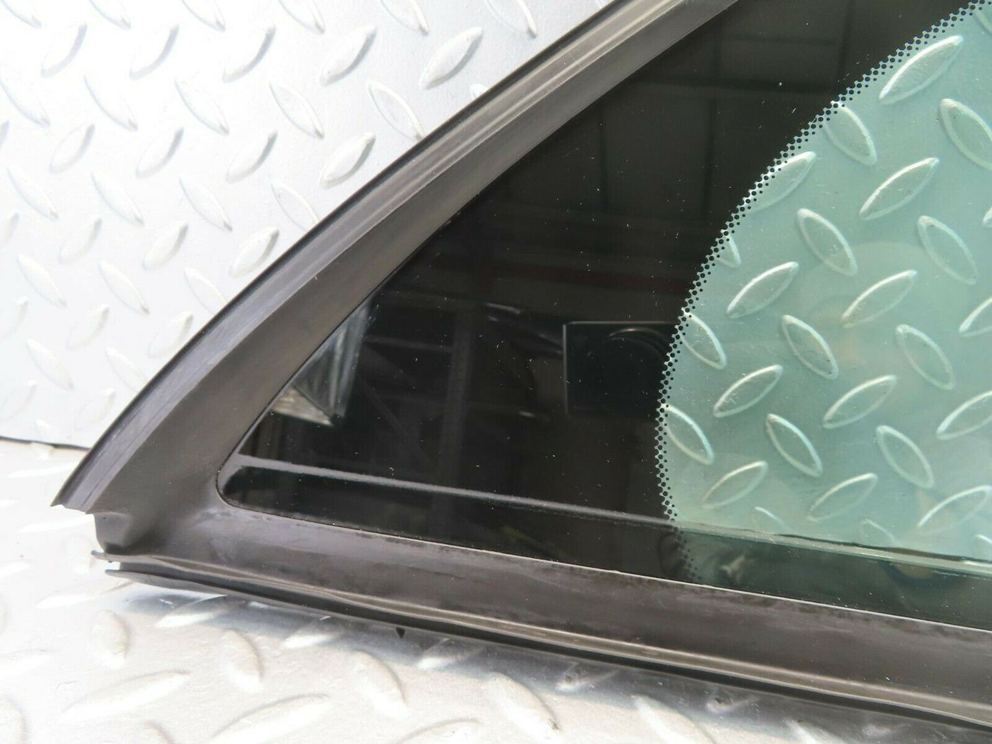 11196 Mercedes-Benz W221 S320 Rear Right Quarter Window Glass