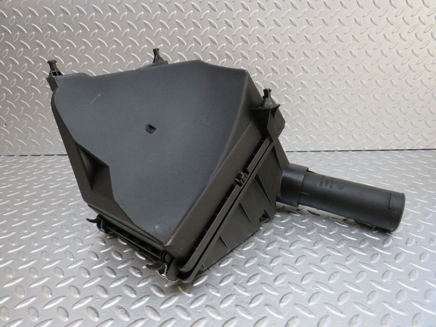 33220 Mercedes-Benz W202 C180 Air Filter Box Housing 1110940202