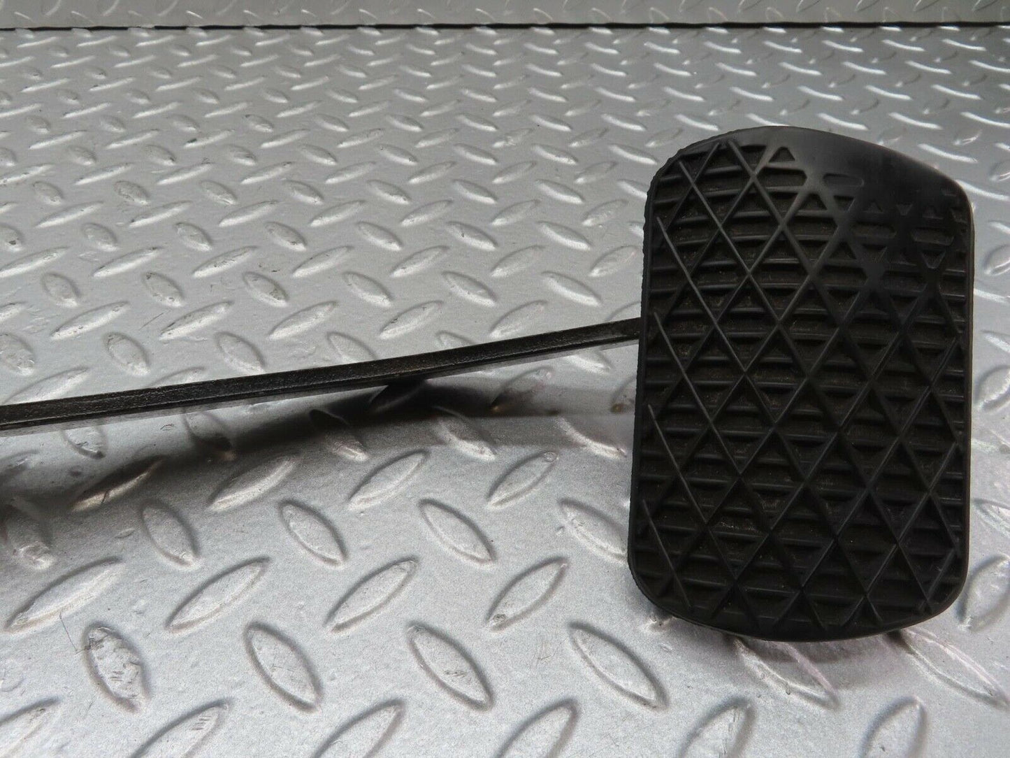 14691 Mercedes-Benz W201 190E Brake Pedal 1232910082