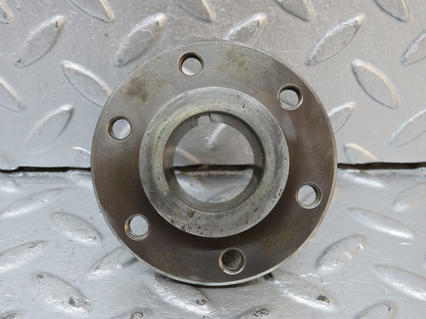 39940 Mercedes-Benz R107 350SL Crankshaft Sleeve Hub