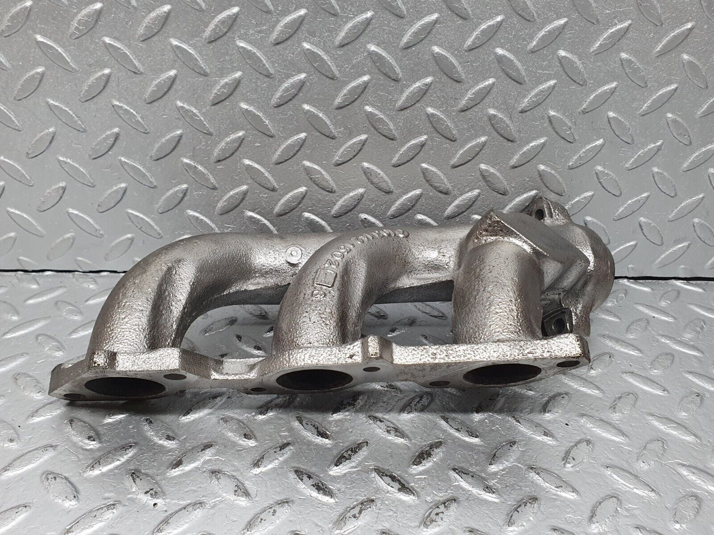 41201 Mercedes-Benz W126 300SE Exhaust Manifold Cylinder 1-3 1031421502