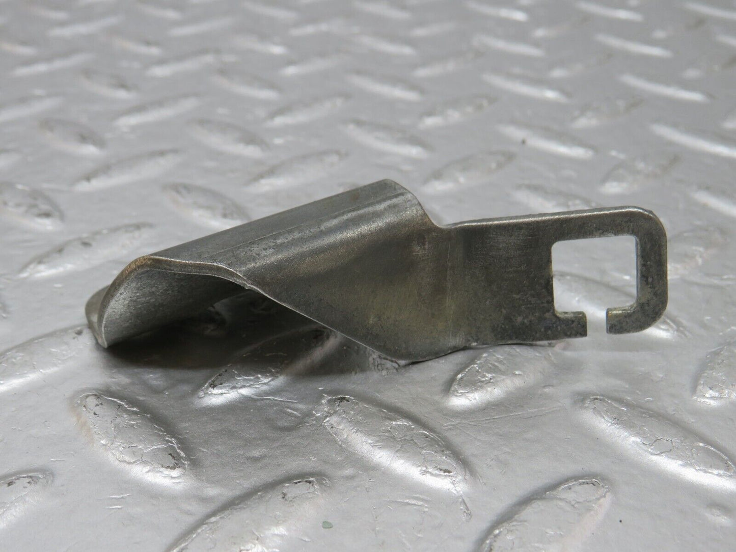 34190 Mercedes-Benz W124 260E Accelerator Cable Bracket Holder
