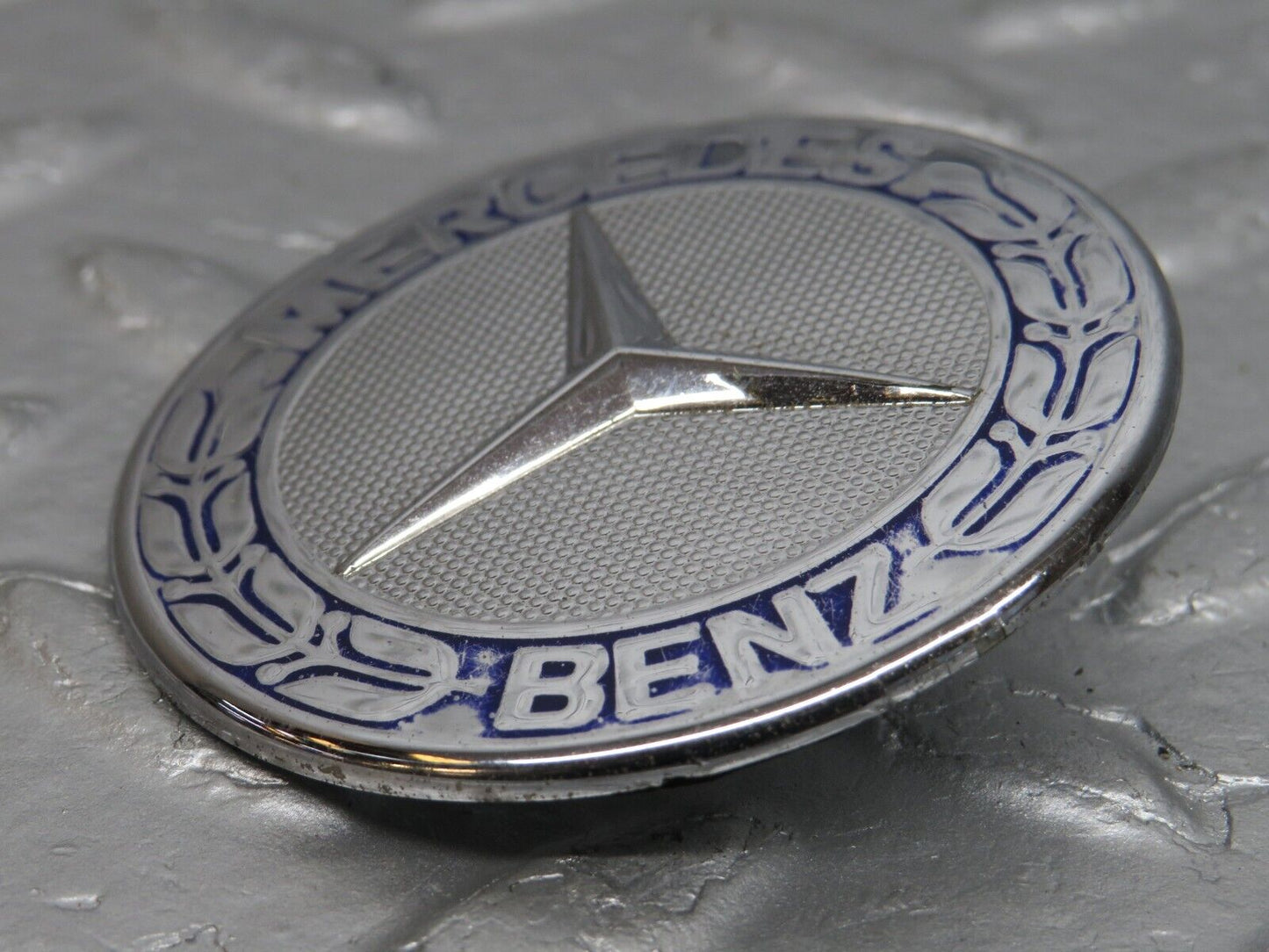39779 Mercedes-Benz R129 320SL Coupe Bonnet Badge Emblem 1298880116