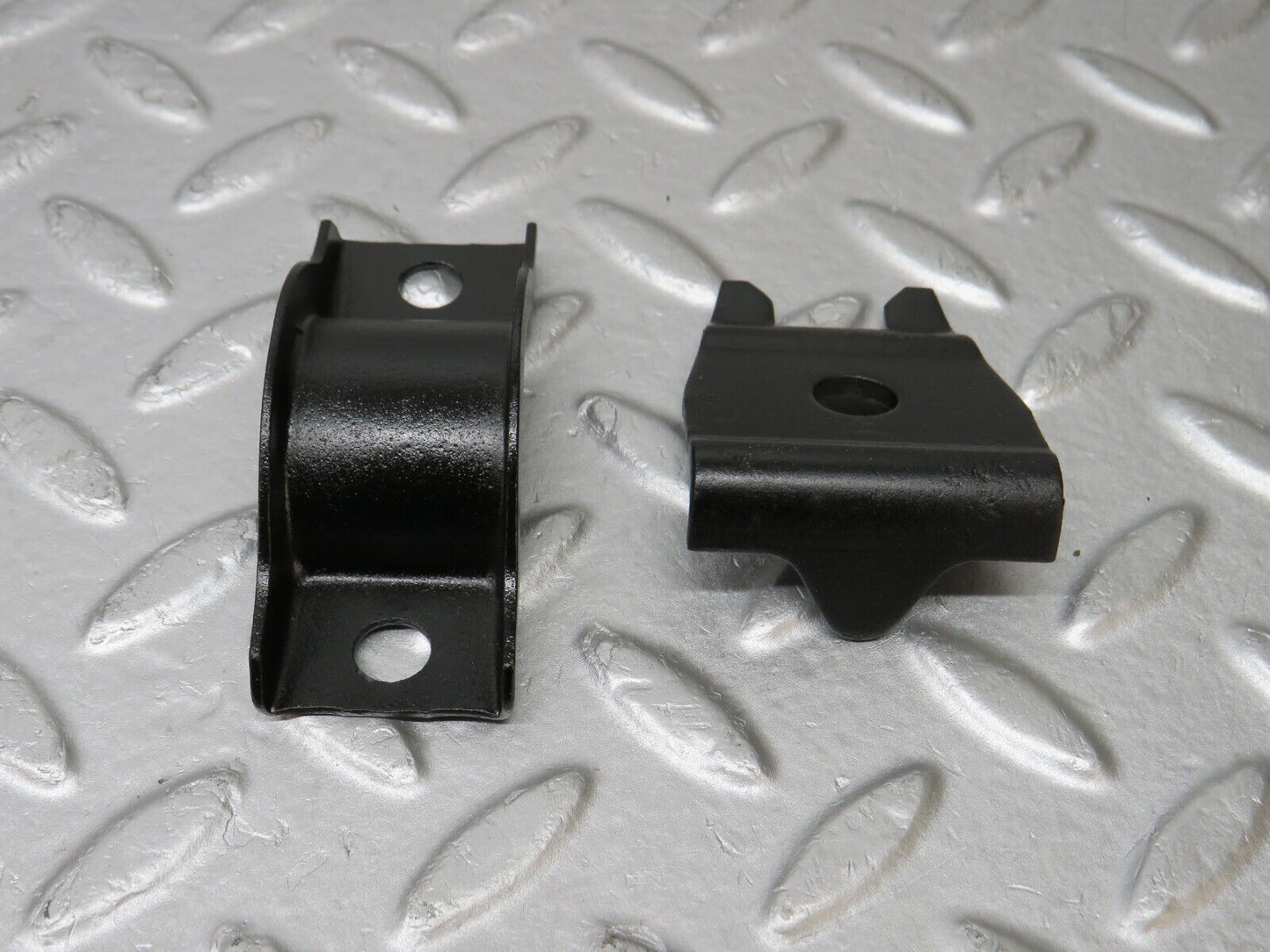 36782 Mercedes-Benz W201 190E 2.0L Front Axle Bracket