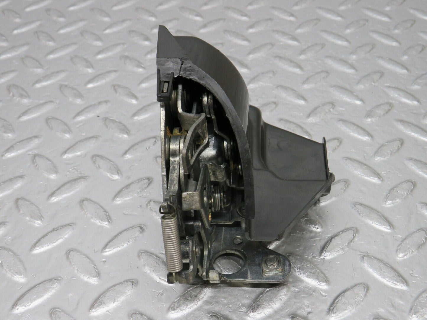 0572 Mercedes-Benz W123 230E Rear Right Door Lock Mechanism 1237330208