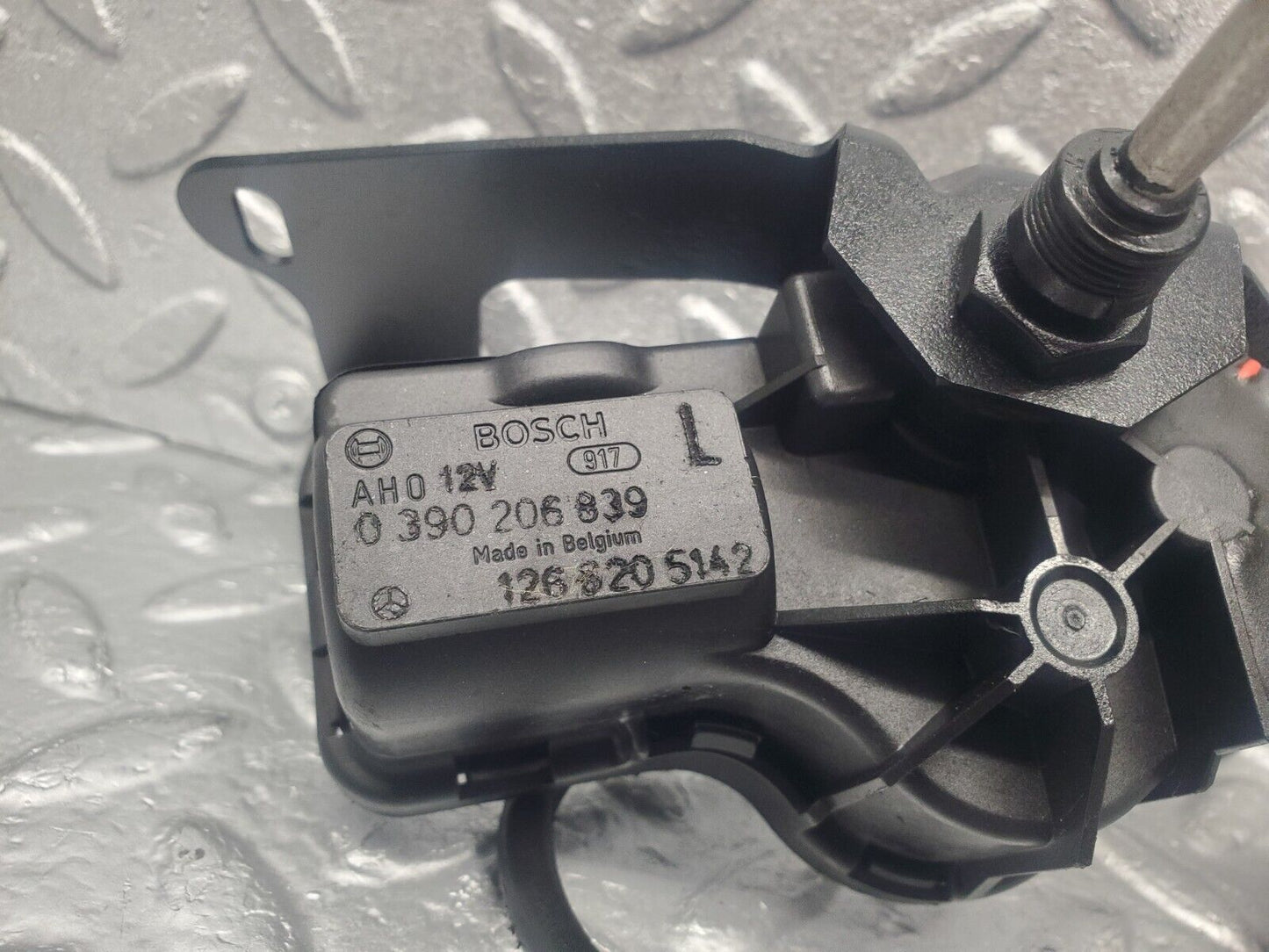 46035 Mercedes-Benz W126 420SE Headlight Wiper Motor Bosch Left 1268205142 0390206839