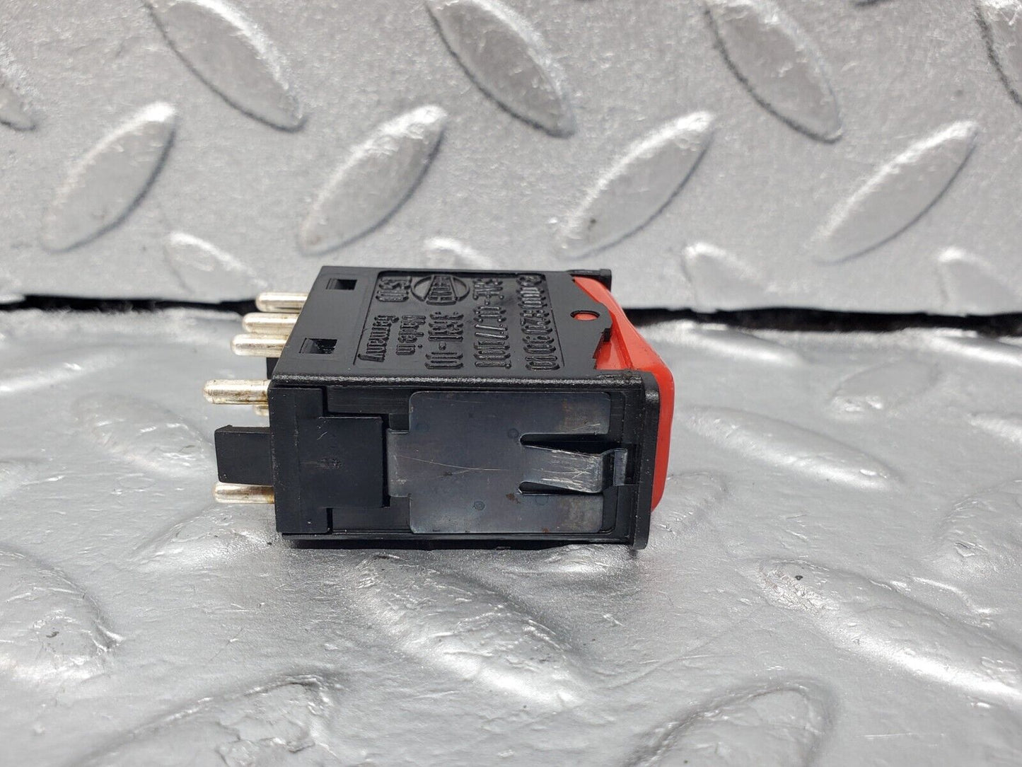 45664 Mercedes-Benz W126 420SE Hazard Warning Light Switch 0008209010