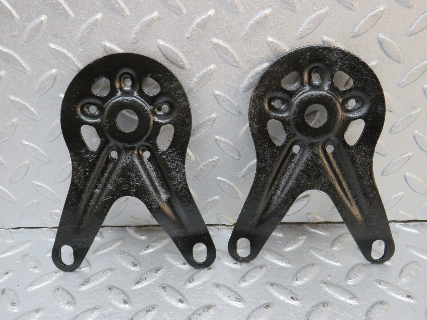 39931 Mercedes-Benz R107 350SL Coupe Rear Suspension Axle Mounting Bracket