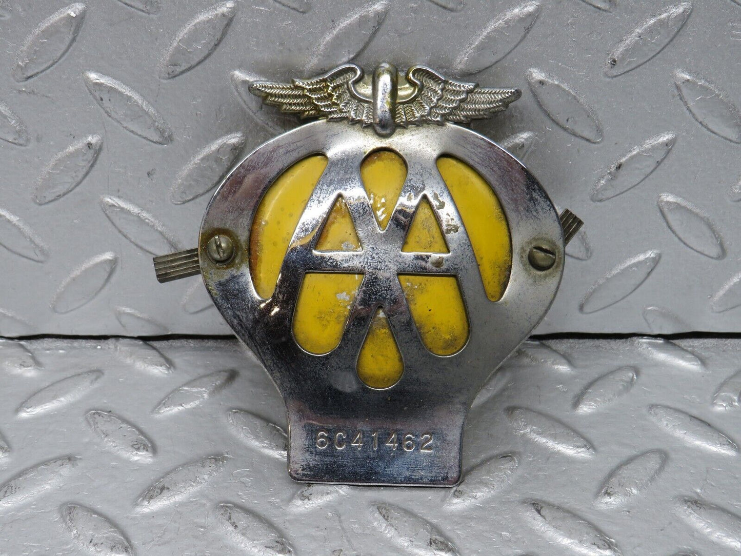 38172 AA / The Automobile Association Vintage Membership Badge 6C41462 (1962/63)