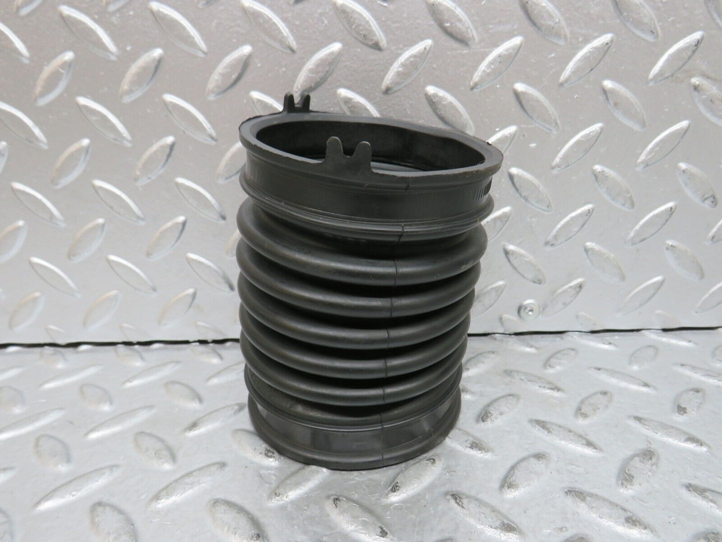 29113 Mercedes-Benz C124 320CE Coupe Air Intake Hose 1040940191