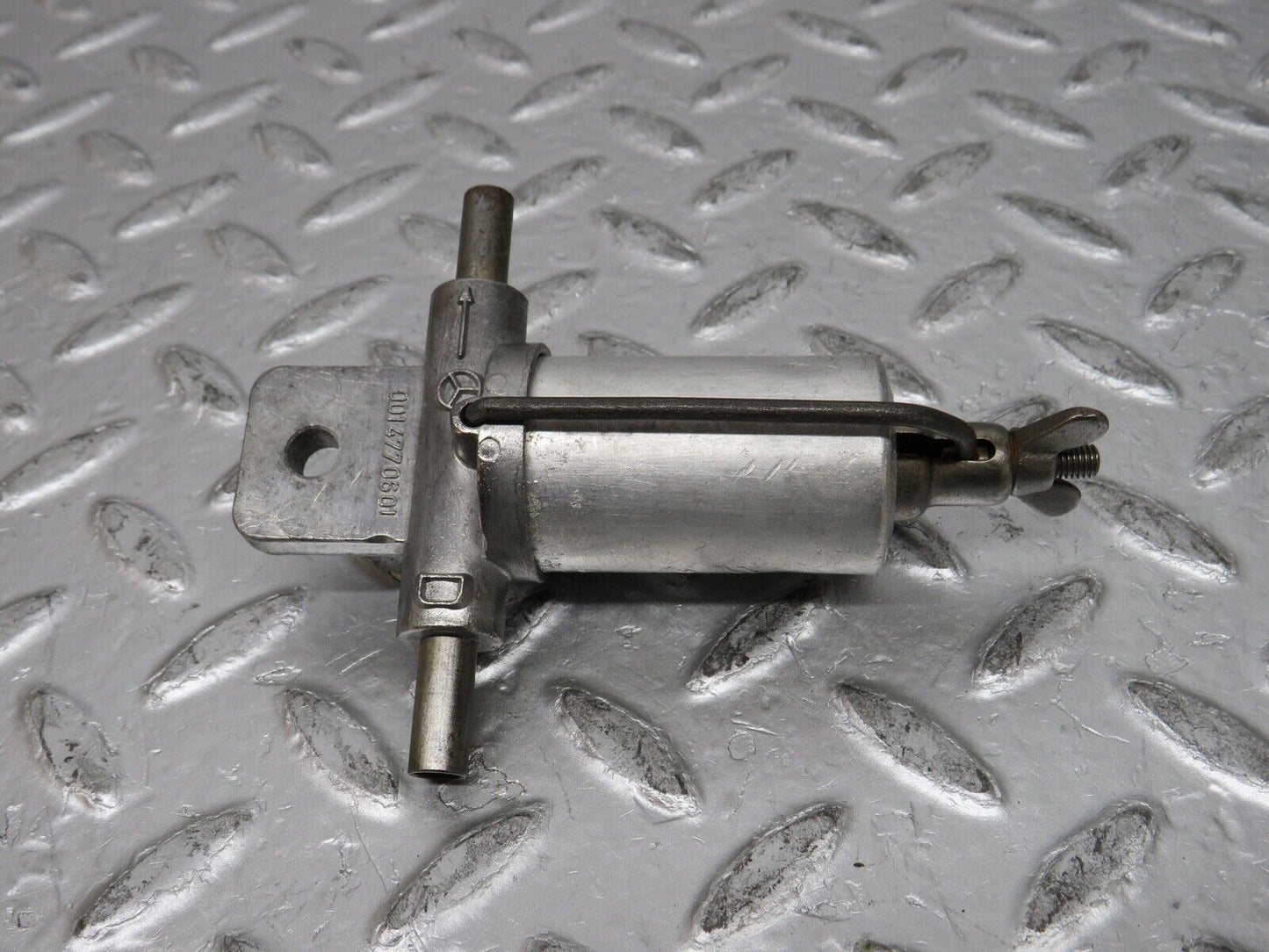 0357 Mercedes-Benz W120 180D Ponton Fuel Prefilter 001477060
