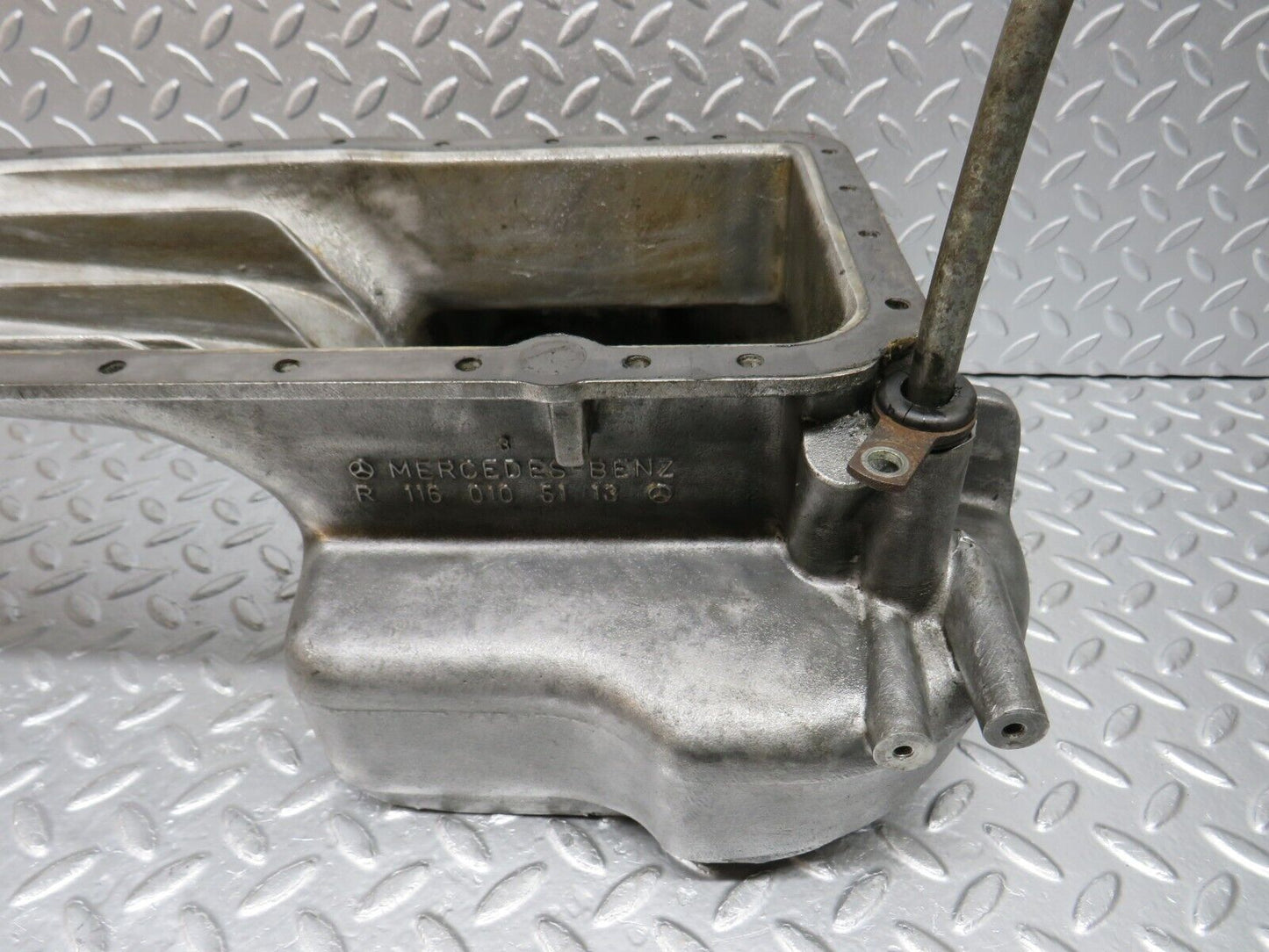 32960 Mercedes-Benz C107 R107 450 V8 Oil Pan Oil Sump 1160105113