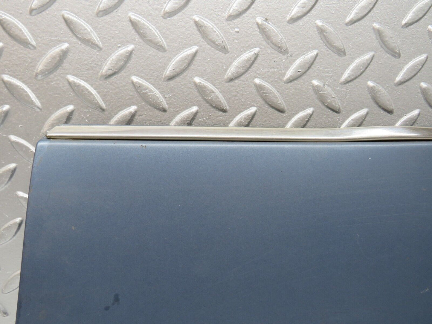 31205 Mercedes-Benz S124 220TE Front Left Fender Wing Moulding Trim 1246901340