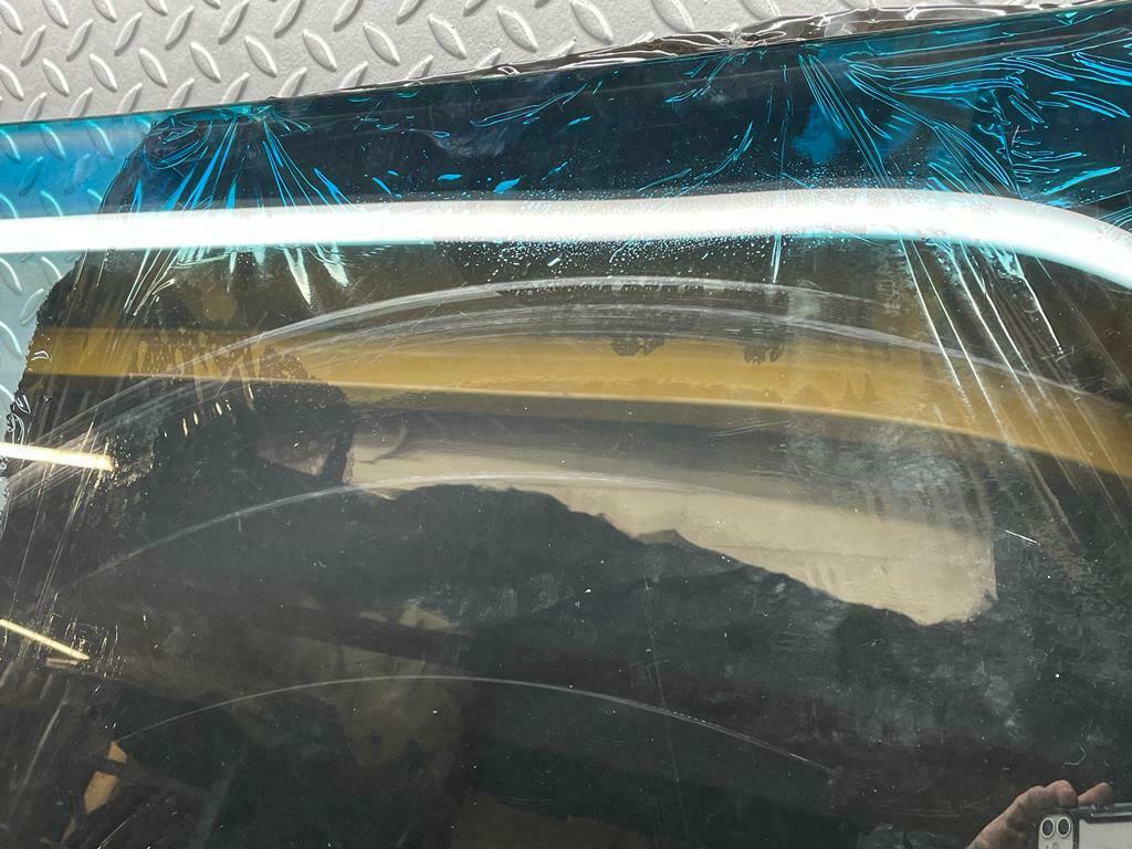 20775 Mercedes-Benz W114 250CE Coupe Front Windscreen