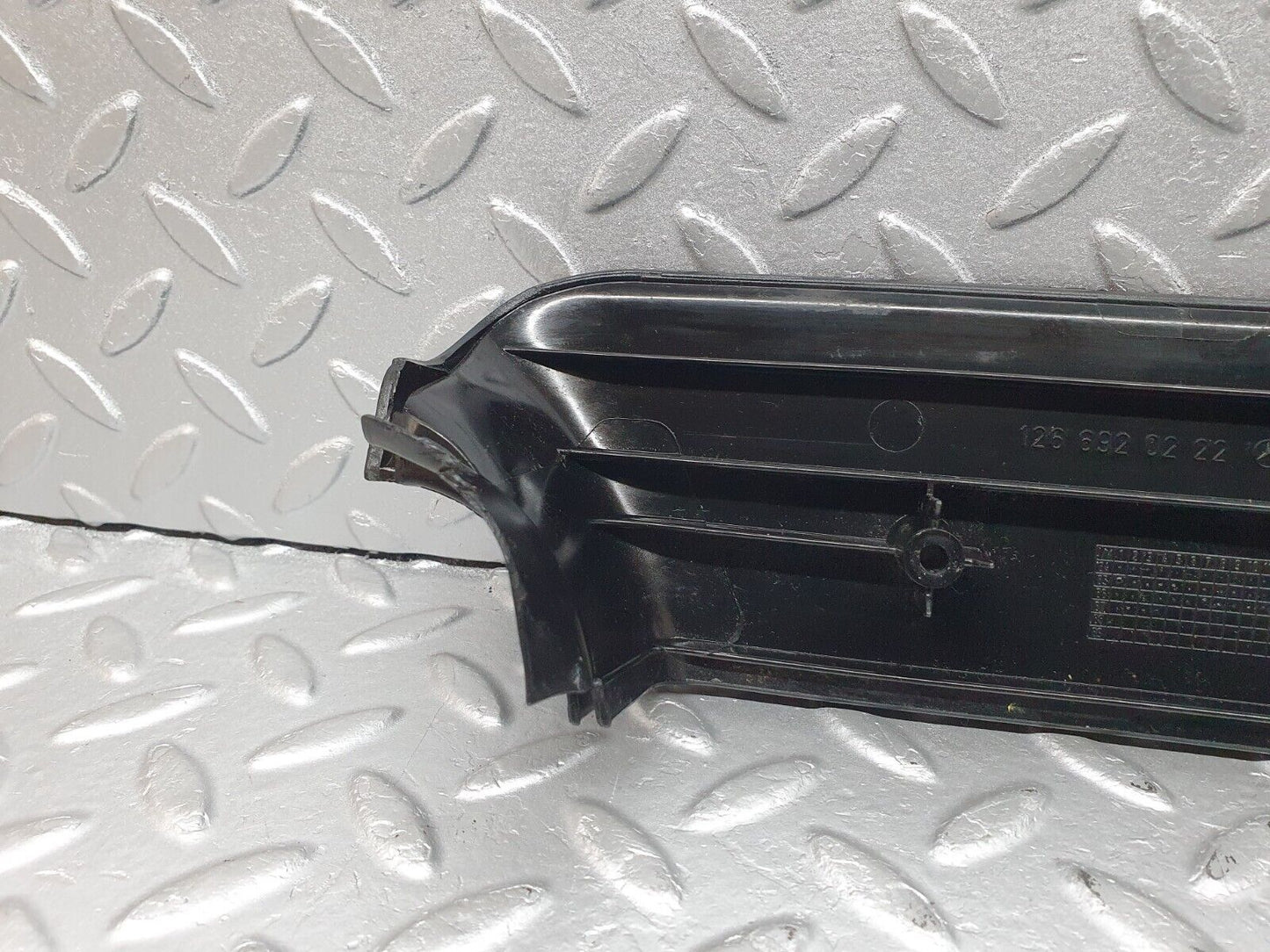 41115 Mercedes-Benz W126 300SE B Pillar Bottom Cover Right 1266920222