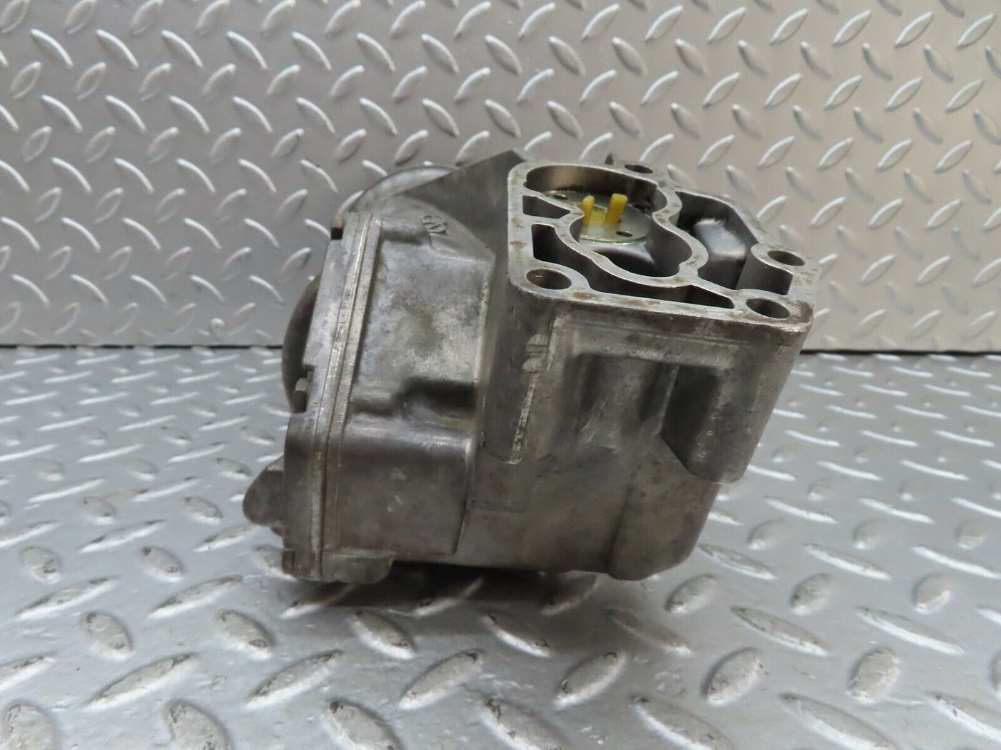 19134 Mercedes-Benz W123 300D Oil Filter Housing 6151800011