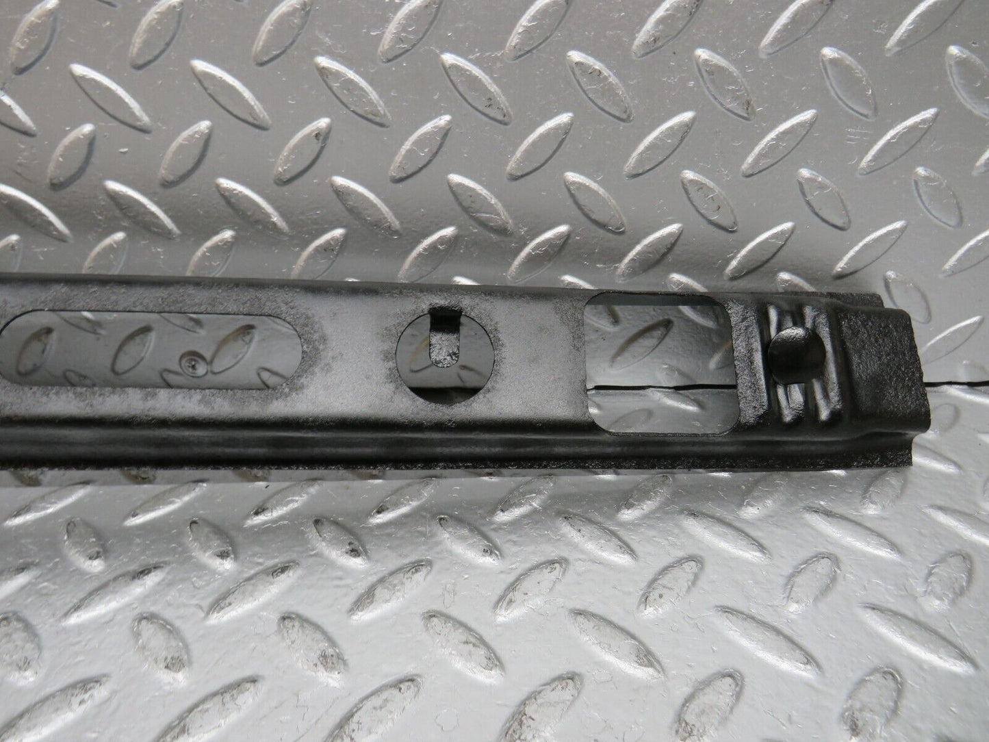 29637 Mercedes-Benz W123 230E Front Bumper Centre Bracket
