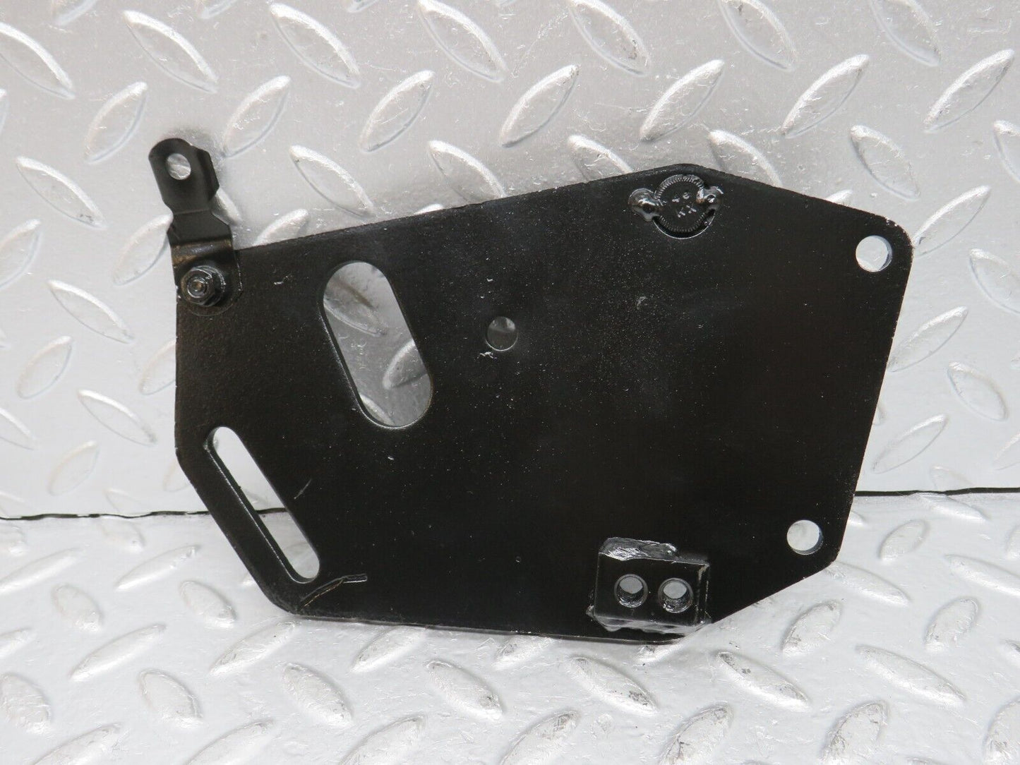 32786 Mercedes-Benz C107 R107 350 V8 Power Steering Pump Bracket